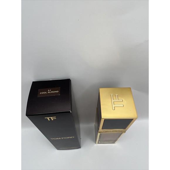 Tom Ford Shade And Illuminate Soft Radiance Foundation Spf50 5.1 Cool Almond New - Picture 2 of 4